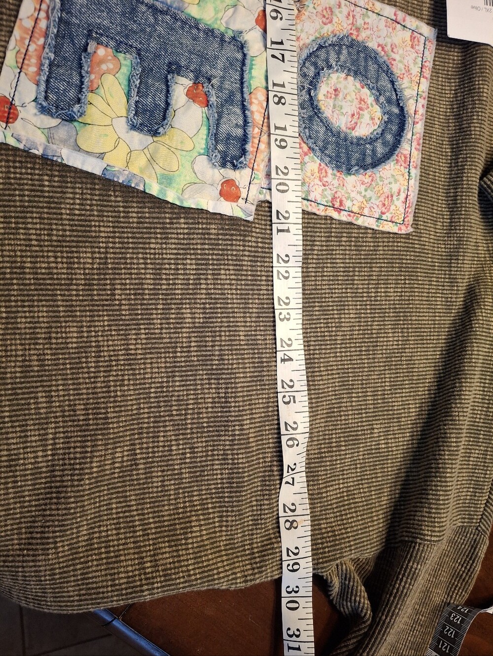 2X Easel LOVE Patch Appliqué Long Sleeve Top - Olive Brown - Picture 6 of 8